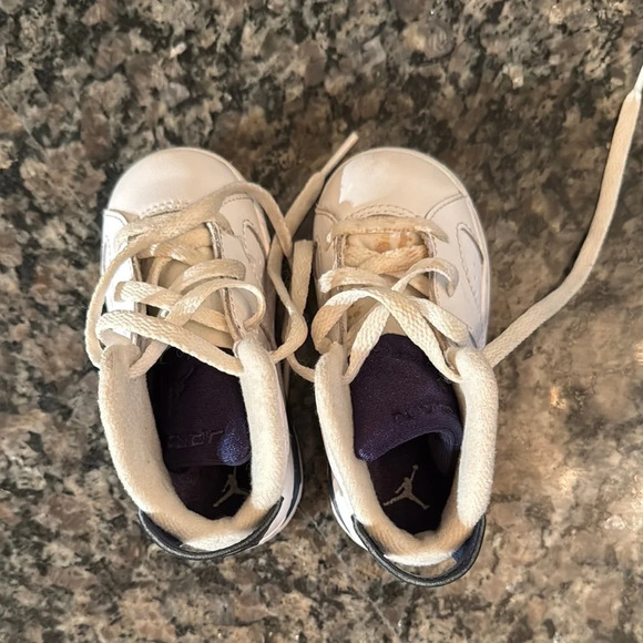 Jordan baby 6 EUC White and Blue Sneakers with Iconic Jumpman Logo - Picture 4 of 14